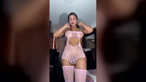 Snapshot of michelle_delatorre chatting on February 2026 01:43:01 PM MICHELLE DE LA TORRE online show from February 2026 01:43:01 PM