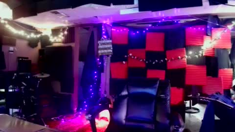 michelle_flowers online show from September 2025 03:00:01 AM