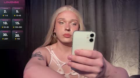 Snapshot of michelle_jacksonn chatting on February 2026 07:18:01 AM michelle_jacksonn online show from February 2026 07:18:01 AM