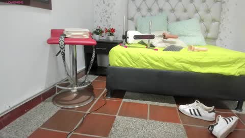 Snapshot of michelle_perla chatting on October 2025 07:01:02 PM michelle perla online show from October 2025 07:01:02 PM