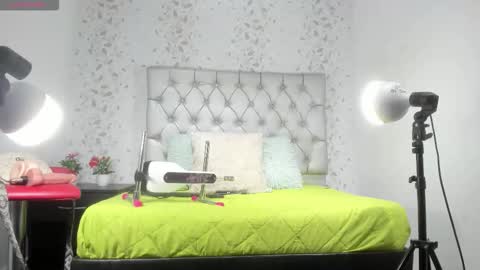 Snapshot of michelle_perla chatting on October 2025 06:56:01 PM michelle perla online show from October 2025 06:56:01 PM