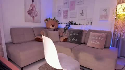 Michelle online show from December 2024 12:20:01 AM