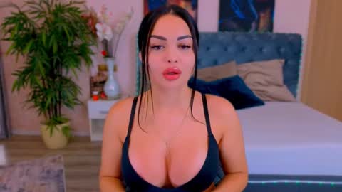 michellereys online show from October 2025 07:11:02 PM