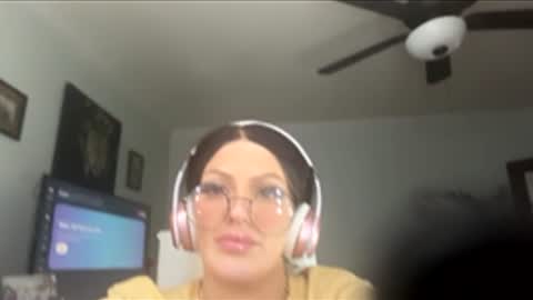 Urbaybee23 online show from February 2026 10:40:01 AM