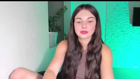 Michellee online show from October 2025 03:53:01 PM