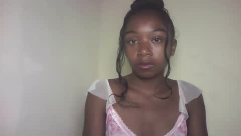 Snapshot of michou_69 chatting on May 2026 06:48:01 PM michou_69 online show from May 2026 06:48:01 PM