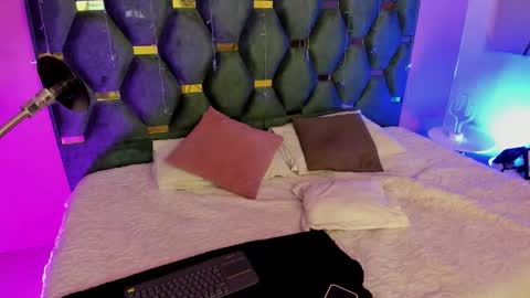 Snapshot of micki__ chatting on February 2026 11:28:01 AM Micki online show from February 2026 11:28:01 AM