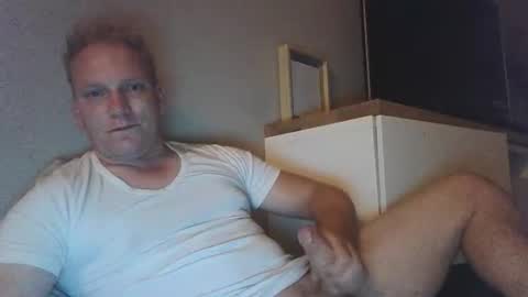 Snapshot of mickkxl chatting on September 2025 11:29:02 PM mickkxl online show from September 2025 11:29:02 PM
