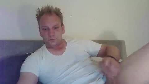 Snapshot of mickkxl chatting on October 2025 07:03:01 PM mickkxl online show from October 2025 07:03:01 PM