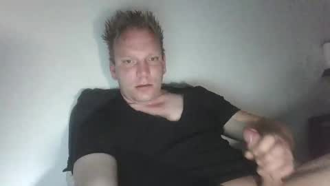 Snapshot of mickkxl chatting on April 2026 09:56:01 AM mickkxl online show from April 2026 09:56:01 AM