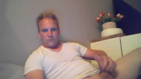 Snapshot of mickkxl chatting on July 2026 10:01:02 PM mickkxl online show from July 2026 10:01:02 PM