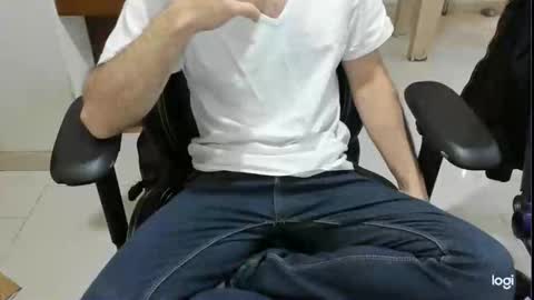 microfama00 online show from May 2026 07:37:01 AM