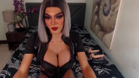 Snapshot of midnightscentxx chatting on December 2024 11:19:02 AM KATE online show from December 2024 11:19:02 AM