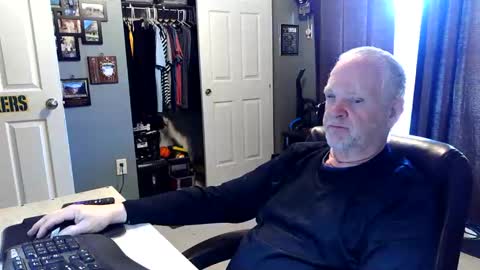 Snapshot of midwestdad09 chatting on April 2026 02:34:02 PM midwestdad09 online show from April 2026 02:34:02 PM