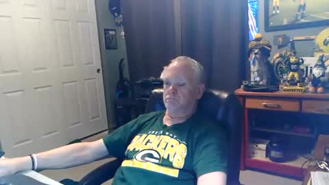Snapshot of midwestdad09 chatting on May 2026 10:21:01 AM midwestdad09 online show from May 2026 10:21:01 AM