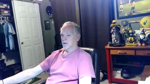 Snapshot of midwestdad09 chatting on May 2026 08:33:02 AM midwestdad09 online show from May 2026 08:33:02 AM