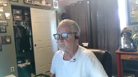 Snapshot of midwestdad09 chatting on May 2026 06:53:01 PM midwestdad09 online show from May 2026 06:53:01 PM
