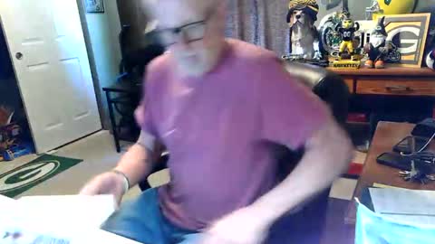 Snapshot of midwestdad09 chatting on June 2026 06:43:01 PM midwestdad09 online show from June 2026 06:43:01 PM