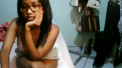 Snapshot of miel_07 chatting on March 2026 09:43:02 PM miel_07 online show from March 2026 09:43:02 PM