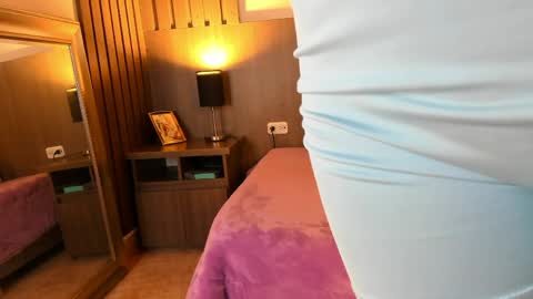 Snapshot of miel_gomez chatting on May 2026 12:01:02 PM miel_gomez online show from May 2026 12:01:02 PM