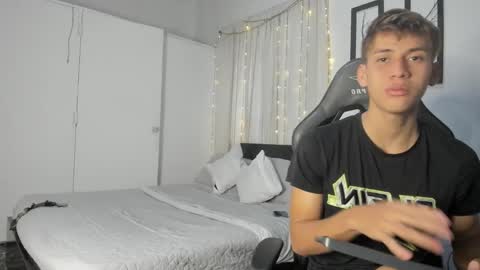 Miguel Hernandez online show from February 2025 09:35:02 PM