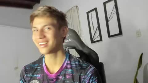 Miguel Hernandez online show from February 2025 12:14:01 AM