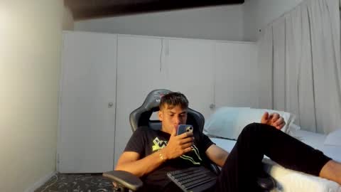 Miguel Hernandez online show from March 2025 09:04:01 PM