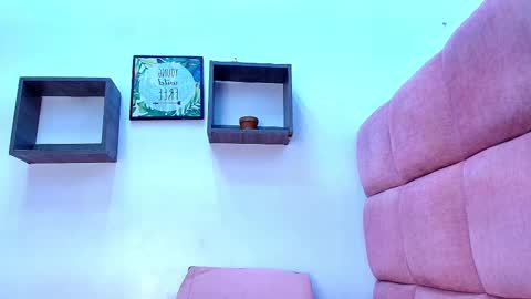 Mia  online show from October 2025 11:51:02 AM