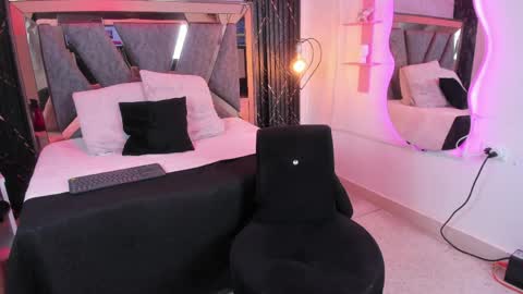 Snapshot of miia_deluxe_ chatting on May 2026 02:06:01 AM miia_deluxe_ online show from May 2026 02:06:01 AM