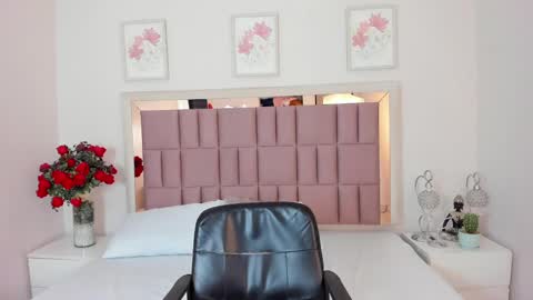 Mia  online show from January 2025 01:47:01 AM