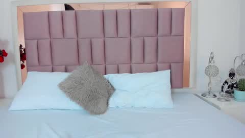 Mia  online show from January 2025 10:34:01 PM