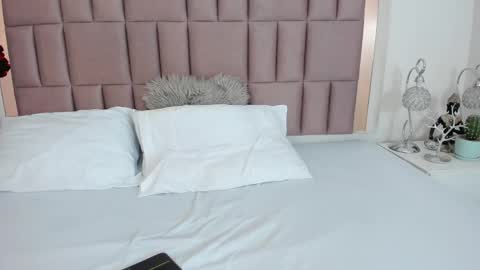 Mia  online show from February 2025 10:19:01 PM