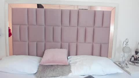 Mia  online show from February 2025 07:10:02 PM