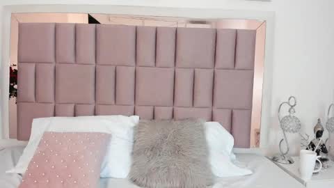 Mia  online show from February 2025 10:03:02 PM