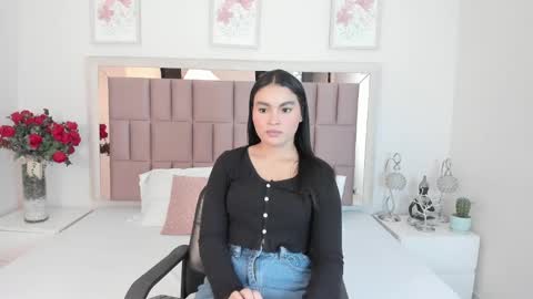 Mia  online show from February 2025 11:20:02 AM