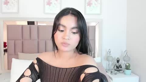 Mia  online show from March 2025 07:05:02 PM