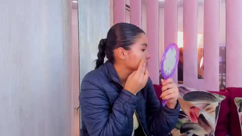 Mia  online show from September 2025 09:33:02 AM