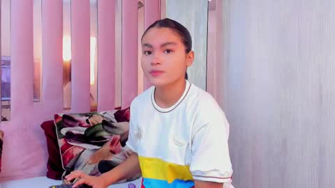 Mia  online show from September 2025 09:54:01 AM