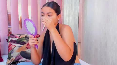 Mia  online show from September 2025 09:44:01 AM