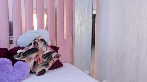 Mia  online show from November 2025 10:49:01 AM