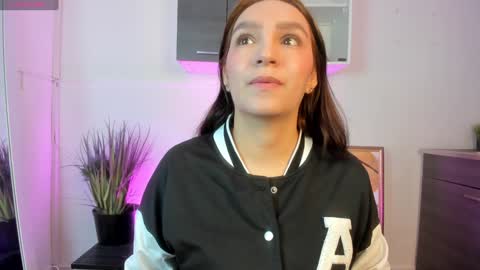 Miia 3 online show from December 2024 11:26:01 AM