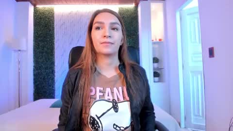 Miia 3 online show from October 2025 12:03:02 PM