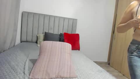 Mia Weed online show from May 2026 11:26:02 AM