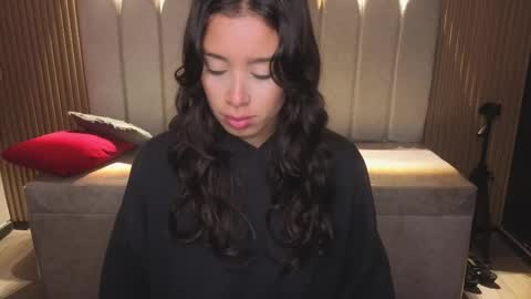 miiaa_evans1 online show from January 2026 01:16:02 PM