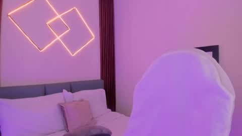 Mia  online show from March 2026 01:29:02 PM