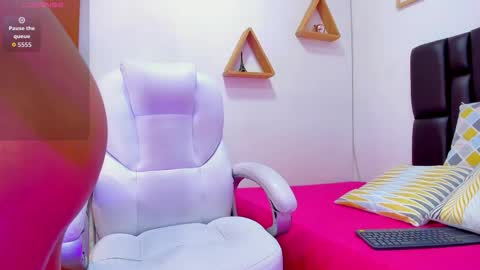 mia sofia online show from October 2025 08:42:01 PM