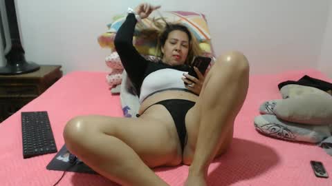 Miilu74 online show from October 2025 04:36:02 PM