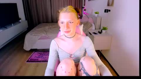 Snapshot of mikaella_nicole chatting on June 2026 10:36:02 PM mikaella_nicole online show from June 2026 10:36:02 PM