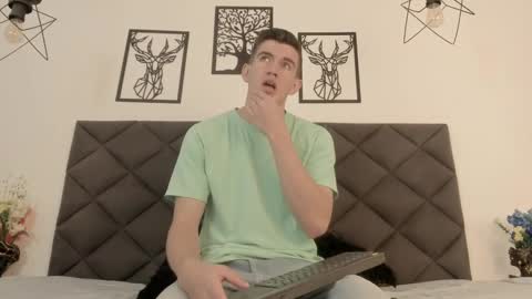 mikael online show from February 2025 04:09:02 AM