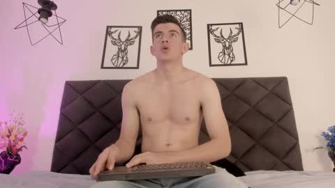 mikael online show from March 2025 10:05:02 PM